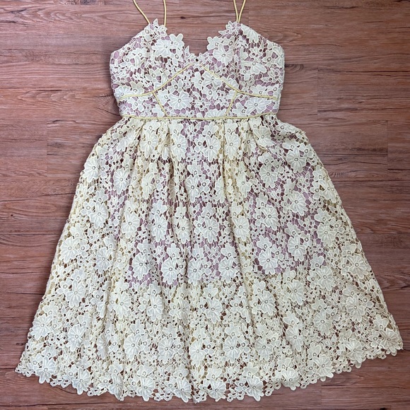 Slate and Willow yellow midi spaghetti strap dress - Picture 2 of 6